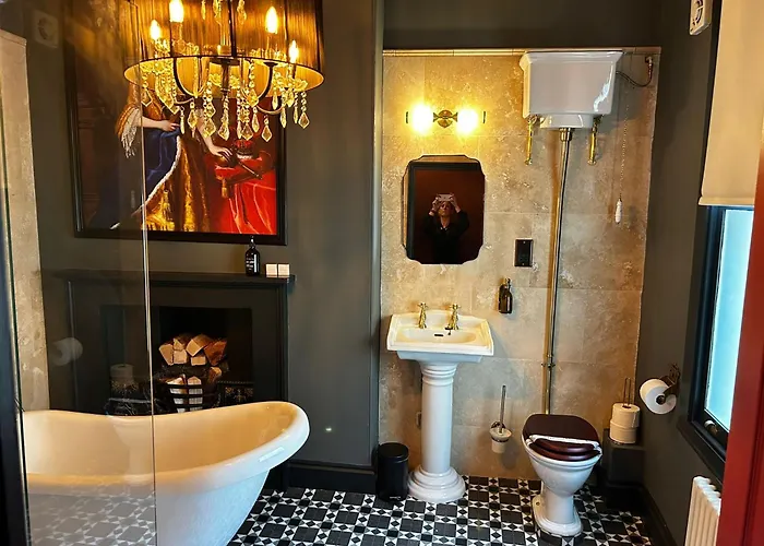 Golden Fleece Hotel