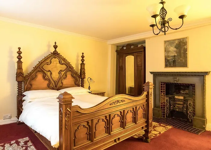 Golden Fleece Hotel