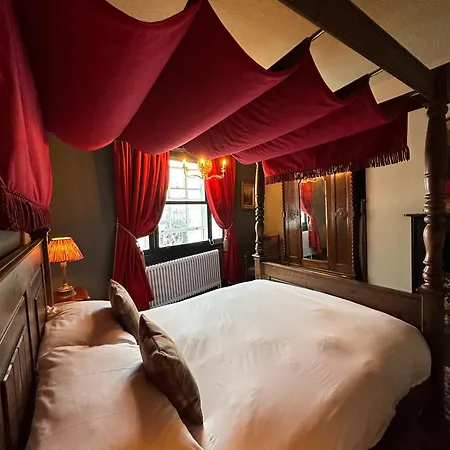 Hotel Golden Fleece 3*