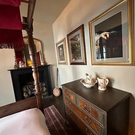 Golden Fleece Hotel 3*