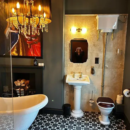 Golden Fleece Hotel