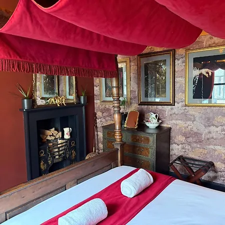 Golden Fleece Hotel