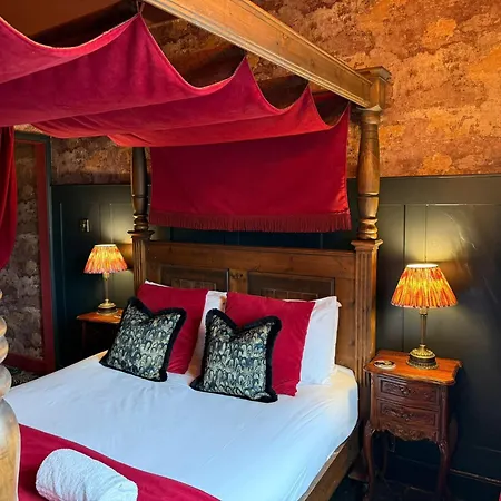 Hotel Golden Fleece 3*