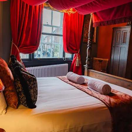 Golden Fleece Hotel