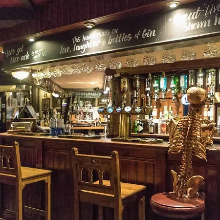 Golden Fleece Hotel