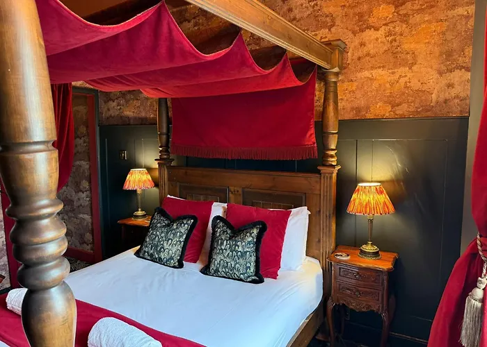 Hotel Golden Fleece 3*