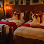 Hotel Golden Fleece 3*